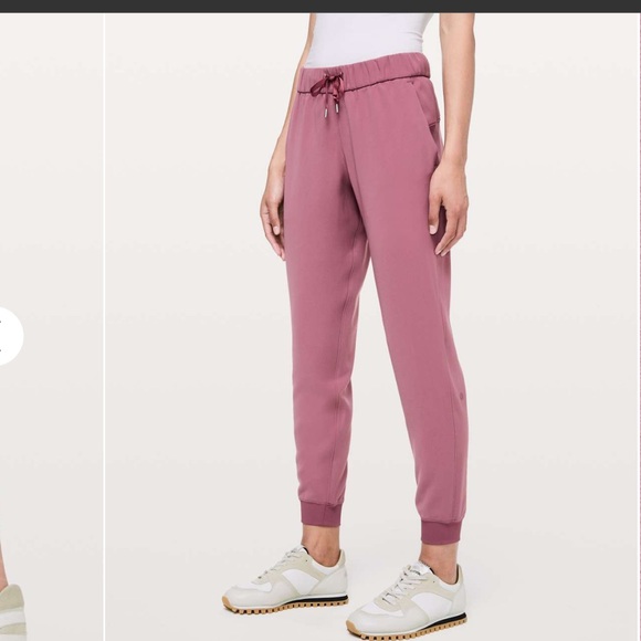 - Lululemon On The Fly Jogger
Misty Merlot - Picture 4 of 10